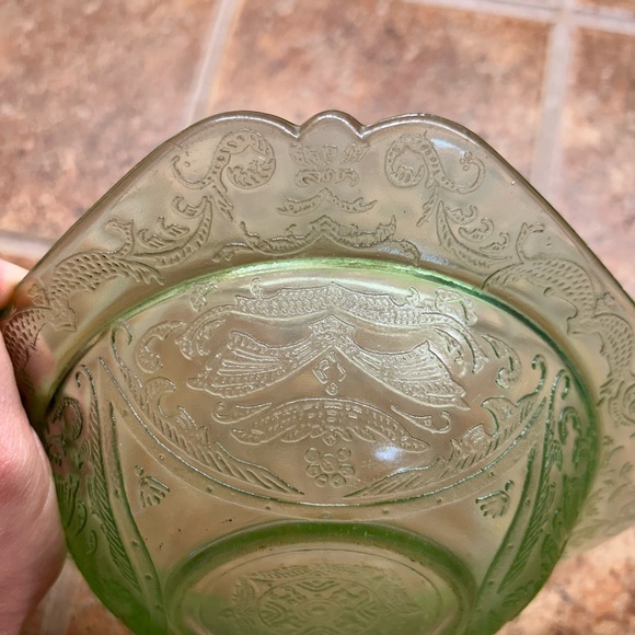 Vintage Federal Glass Madrid Pattern Green Depression Uranium Glass Bowl - Picture 7 of 8